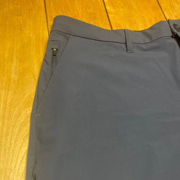 Vuori Fleet Chino Short Size 36 Color Charcoal with 8 Inch Inseam - Picture 5 of 16